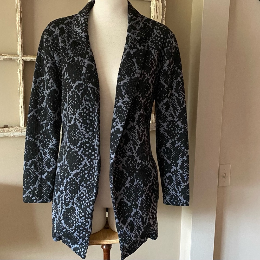 Mercer and Madison abstract design blazer. Made in 🇨🇦!
